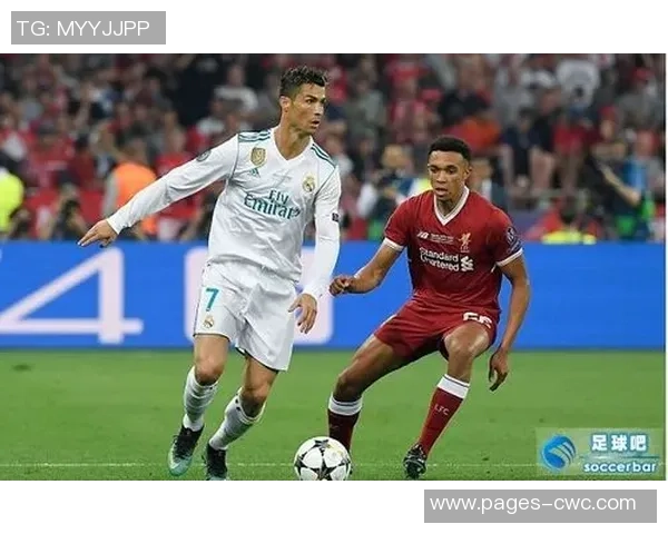 天下足球中锋的传奇之路与现代足球的演变探索 天下足球中锋的传奇之路与现代足球的演变探索